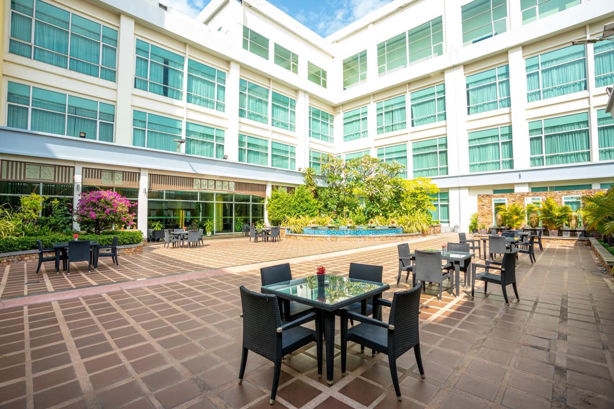 Dara Airport Hotel Phnom Penh Exterior foto